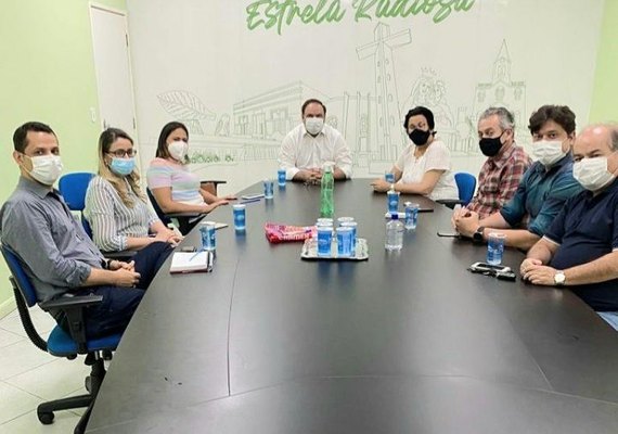 Luciano reúne diretores de hospitais para traçar protocolos conjuntos contra a Covid-19