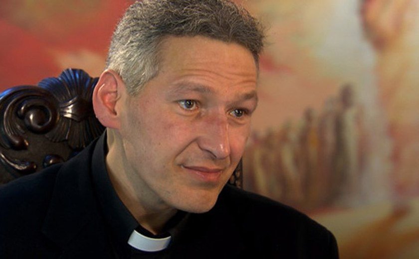 “Fábio de Melo faz show, eu sou sacerdote”, diz padre Marcelo Rossi