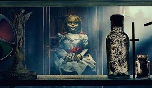 Divulgada a primeira imagem de 'Annabelle 3', que deve estrear em julho