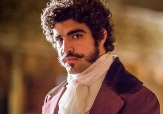 'Novo Mundo': Pedro é intimado a deixar o Brasil mas Joaquim o convence a ficar