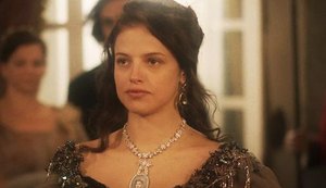 ‘Novo Mundo’: Domitila dá em cima de Dom Pedro na frente de Leopoldina