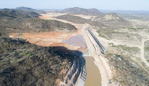 Corpos de alagoanos vítimas de acidente em barragem no Ceará são sepultados