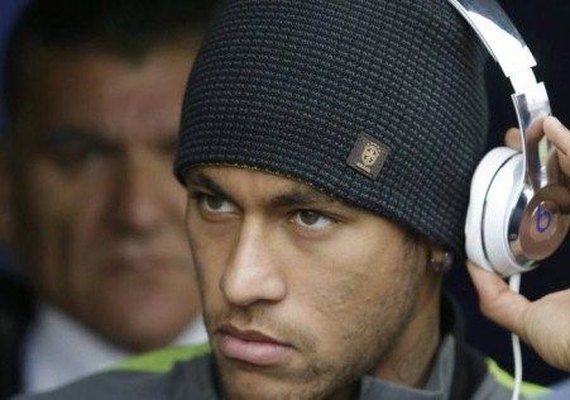 Neymar se irrita com vazamento de noivado e procura culpado