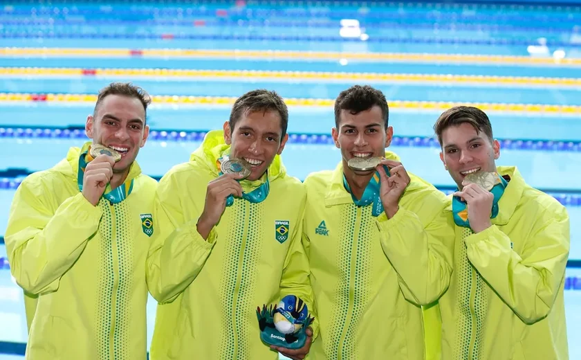 Brasil conquista o ouro no revezamento 4x200m livre masculino