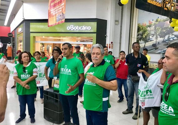Comerciários de Alagoas fazem ato público por equiparação salarial