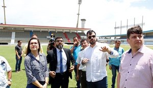 Grupo de trabalho do Governo do Estado visita Estádio Rei Pelé