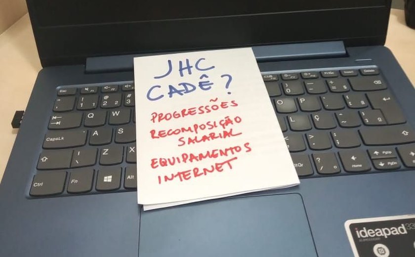 Servidores da Educação de Maceió paralisam atividades por reajuste salarial