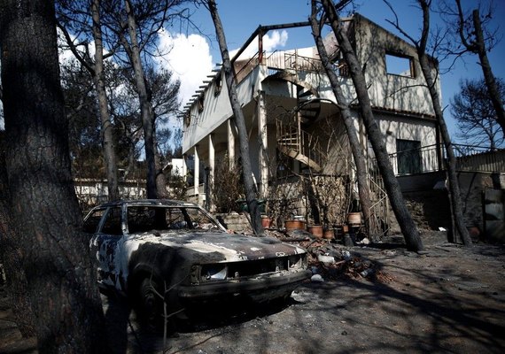 Primeiro-ministro grego assume 'responsabilidade política' de incêndios mortais