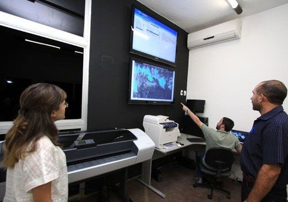 Alunos do Ifal participam de oficinas promovidas pela Sala de Alerta