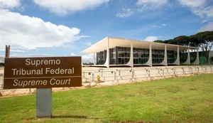 Ex-ministros do STF pedem apuração rigorosa da 'mais aguda crise'