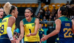 Brasil bate Argentina e segue 100% no vôlei feminino