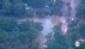 Tubulação da Cedae se rompe e forma 'piscina' na Gávea, Zona Sul do Rio