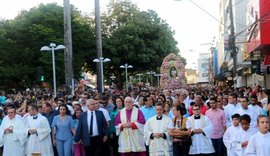 Multidão reverencia padroeira de Arapiraca