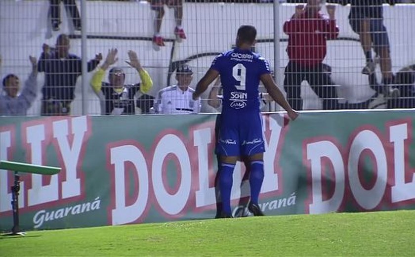 Pottker marca de pênalti e Ponte Preta derrota o Palmeiras