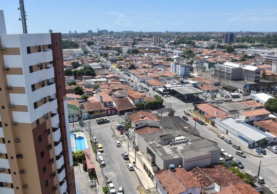 Ruas são interditadas para estudo no solo da região do Pinheiro em Maceió