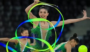 Vereador entrega comenda e homenageia campeã mundial de ginástica rítmica Duda Arakaki