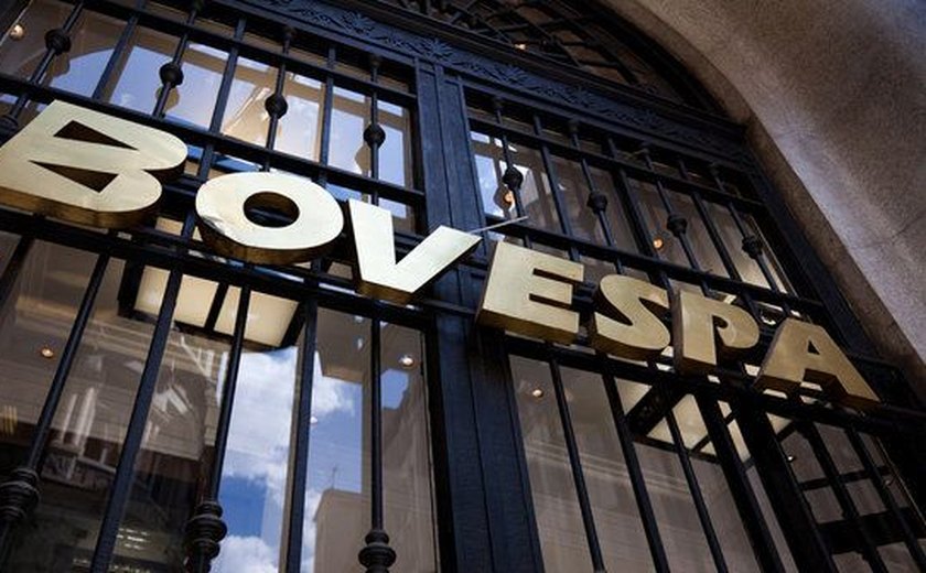 Bovespa fecha em queda de mais de 2% nesta segunda-feira