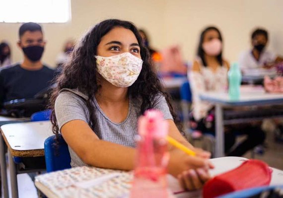 Rede estadual registra crescimento de mais de 7.400 matrículas no ensino médio