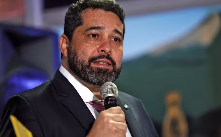 Com prejuízo bilionário no 1º trimestre e pressão de aliados pelo cargo, presidente dos Correios pede demissão