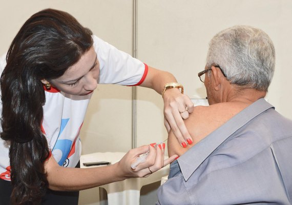 Vacinação contra Covid-19 passa a ser anual para crianças e grupos prioritários a partir de 2024