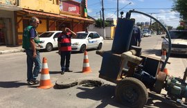 Prefeitura de Maceió fiscaliza transbordo de esgoto no bairro do Poço