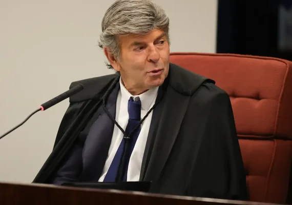 Luiz Fux absolve Bolsonaro e condena Braga Netto e Cid pela trama golpista