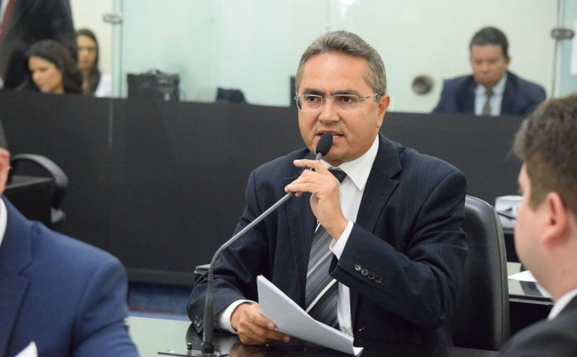 Deputado estadual Francisco Tenório retira orçamento impositivo de pauta na ALE