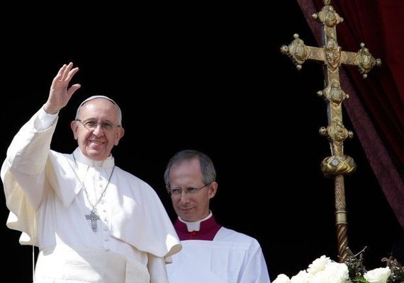 Em mensagem de Páscoa, Papa Francisco lembra dos desafios que atingem o mundo