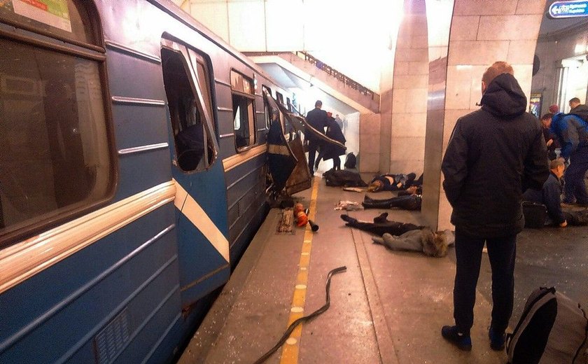 Sobe para 14 o número de mortos após explosão em metrô russo
