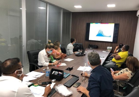 Alagoas registra em média 2.000 casos ativos de Covid-19, revela Sala de Situação