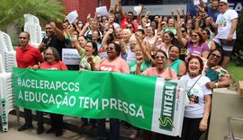 Em ato na porta da Sefaz, Sinteal cobra aprovação do PCCS da rede estadual