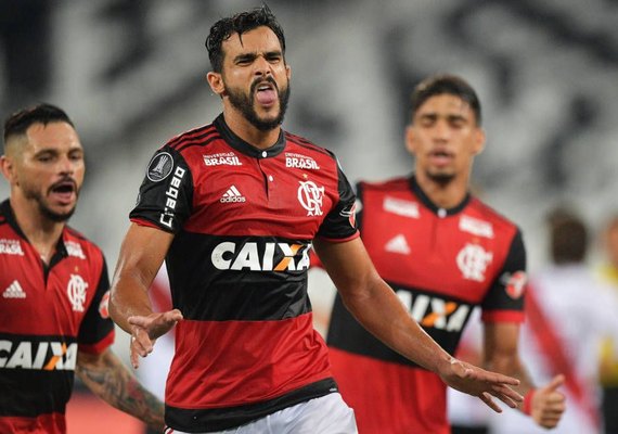 Flamengo cede empate ao River Plate em estádio vazio