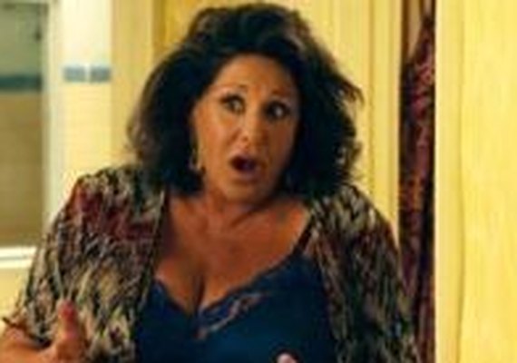 Atriz de 'Casamento Grego' é presa por tentar roubar R$ 600 em comida de mercado