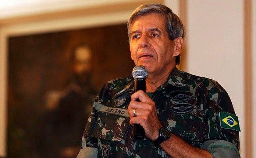 'Ninguém está pensando em intervenção militar', diz general Augusto Heleno