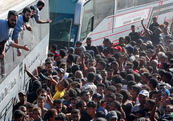 Israel começa a libertar presos palestinos