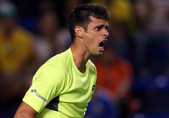 Rogerinho vira jogo e é único brasileiro a avançar no Aberto da Austrália