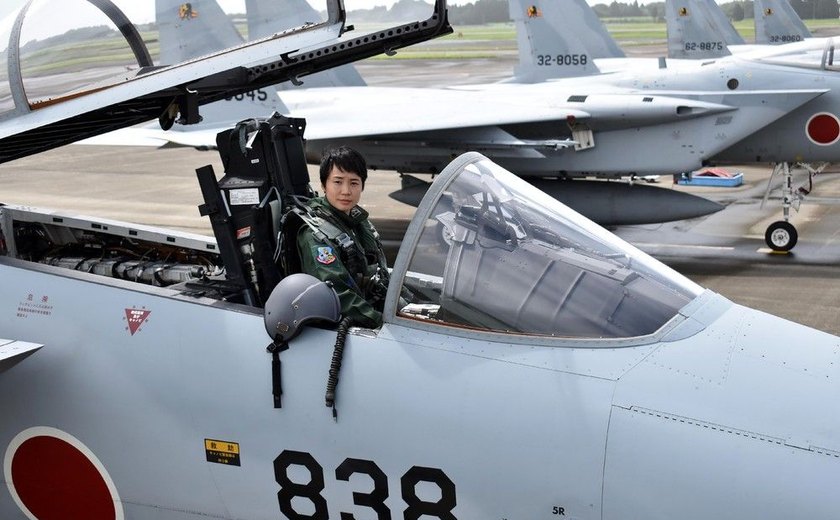 Militar de 26 anos torna-se a primeira mulher piloto de caça no Japão