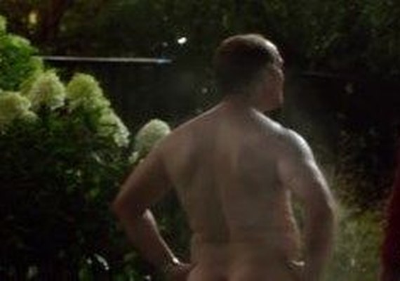 Matthew McConaughey mostra bumbum em trailer do novo filme; assista aqui