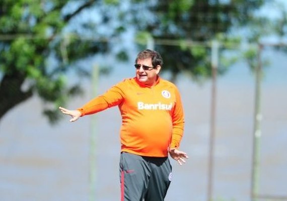 Guto fecha treino e mantém mistério no ataque do Inter para jogo com o CRB