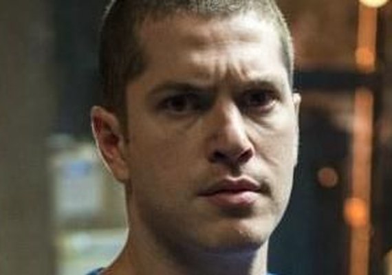 Vem aí! Alex promete entregar Júlia à máfia e implora: 'Não me mata'