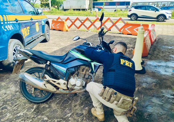 Polícia Rodoviária Federal prende mulher por receptação em Palmeira dos Índios