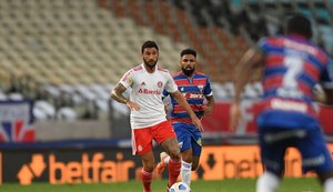 Fortaleza goleia o Internacional e pula para a liderança do Brasileirão
