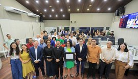 Câmara concede título de cidadã maceioense à ministra da Ciência, Tecnologia e Inovação