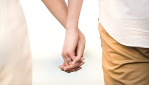 Pesquisa traça perfil das solteiras: 4 em cada 10 buscam romance com apoio financeiro