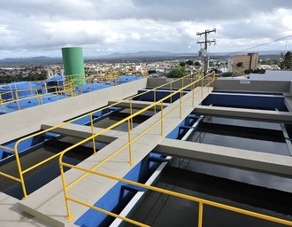 Vazamento em adutora pode afetar abastecimento em dois bairros de Maceió