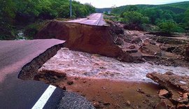 Via entre Piranhas e Canindé de São Francisco é liberada após destruição causada por fortes chuvas