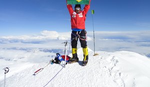 Documentário premiado “O Engraxate que escalou o Everest” estreia no Canal OFF e na Globoplay