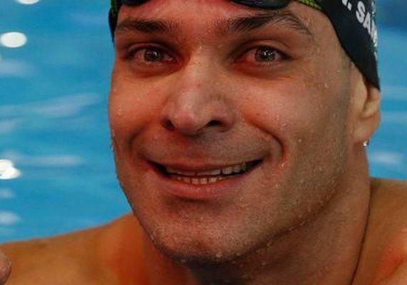 Nadador brasileiro bate recorde mundial nos 50 metros borboleta