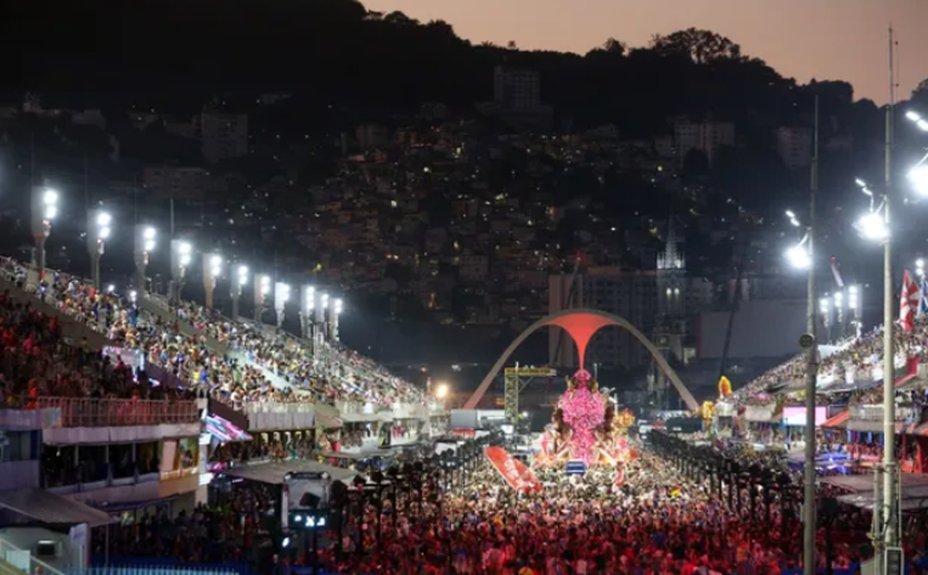 Seis escolas de samba do Grupo Especial do Rio de Janeiro entram na Sapucaí neste domingo (11)