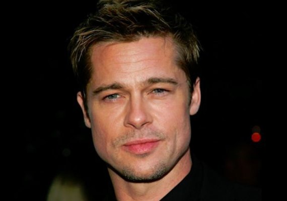 Sem barba, Brad Pitt aparece rejuvenescido e espanta os fãs